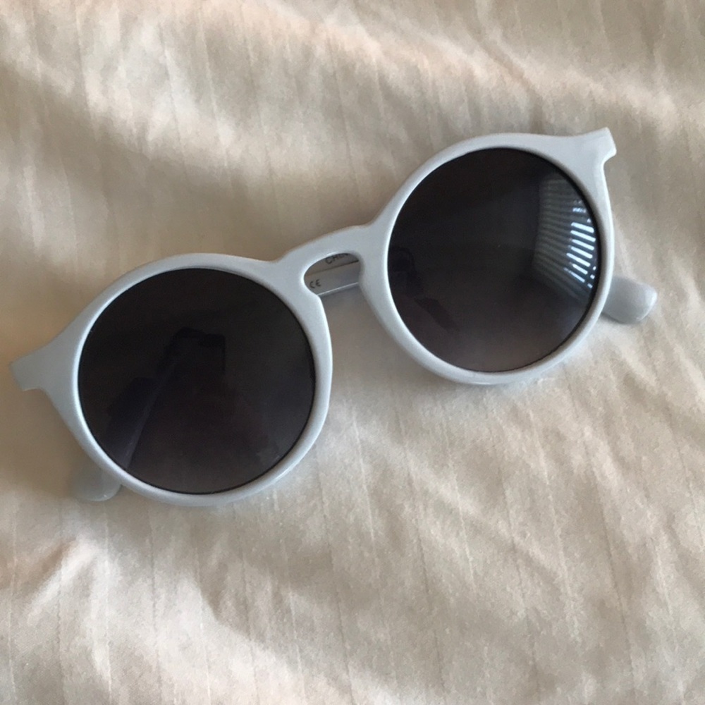 Sky blue, circle framed sunglasses